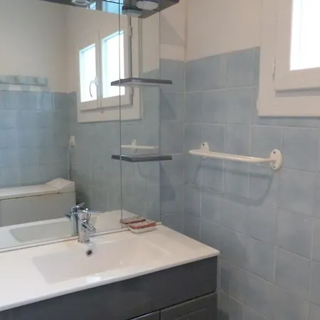 Prázdninový dům Maison Renovee Pres De La Plage, Avec Parking, Ideale Pour 4/6 Personnes - Fr-1-194-340 *