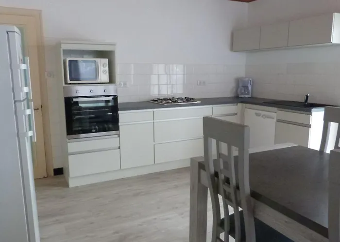 Maison Rénovée Près De La Plage, Avec Parking, Idéale Pour 4/6 Personnes - Fr-1-194-340