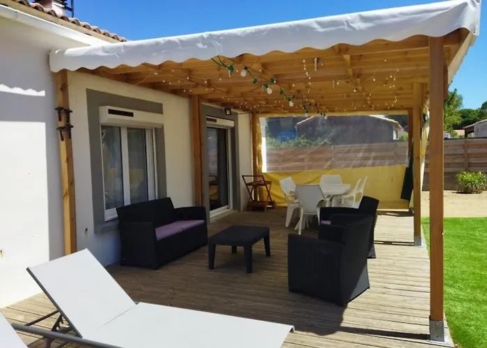 Hébergement de vacances Maison Rénovée Près De La Plage, Avec Parking, Idéale Pour 4/6 Personnes - Fr-1-194-340 *